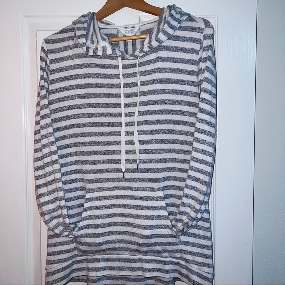 —> Market & Spruce lightweight, hoodie sweatshirt
